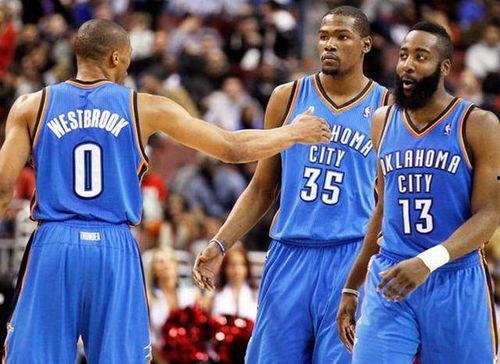 雷霆球迷吃瓜图片,揭秘赛场背后的趣味瞬间