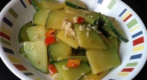 梦见吃半个肉瓜,探寻梦境中的肉瓜寓意