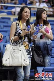 吃瓜踢新娘,一场别开生面的新娘踢球盛宴