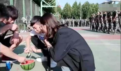 吃瓜诱惑新生军训,新生军训中的趣味瞬间