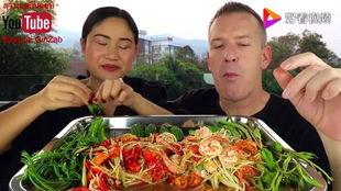 靓女吃瓜海霞吃虾,一场吃瓜与吃虾的美食盛宴